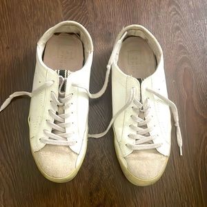 White sneakers in size 7